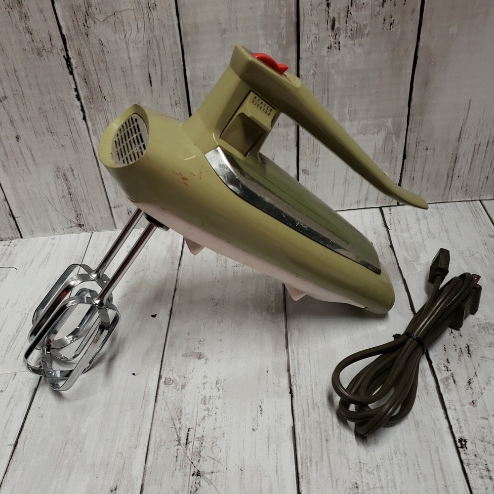 Vintage GE General Electric Atomic Avocado Green Hand Mixer Model #30M47 WORKS!